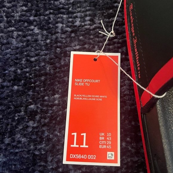 Nike Tuskegee U Offcourt slides *EXCLUSIVE* - Picture 3 of 4
